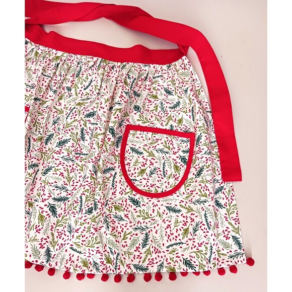NEW Crate & Barrel Christmas Tie Back Apron Red Pom Pom Patch Pockets - Picture 2 of 8